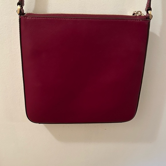 Kate spade Sadie large crossbody. - Picture 2 of 4